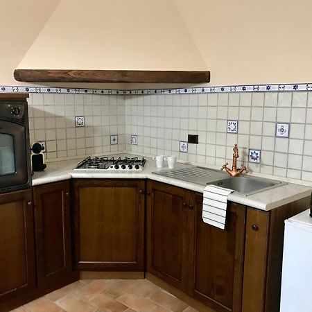 Casa Vacanze La Piazzetta Del Castello Montecalvello المظهر الخارجي الصورة