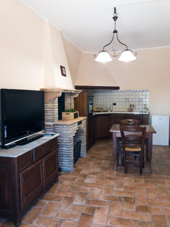 Casa Vacanze La Piazzetta Del Castello Montecalvello المظهر الخارجي الصورة