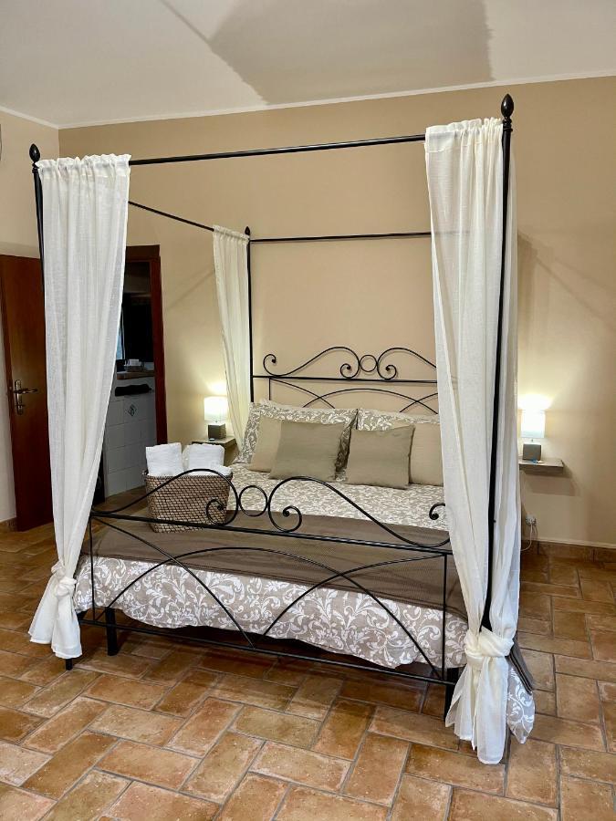 Casa Vacanze La Piazzetta Del Castello Montecalvello المظهر الخارجي الصورة