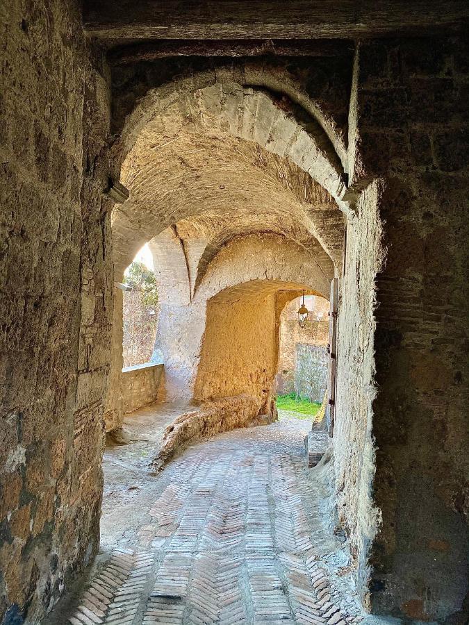 Casa Vacanze La Piazzetta Del Castello Montecalvello المظهر الخارجي الصورة